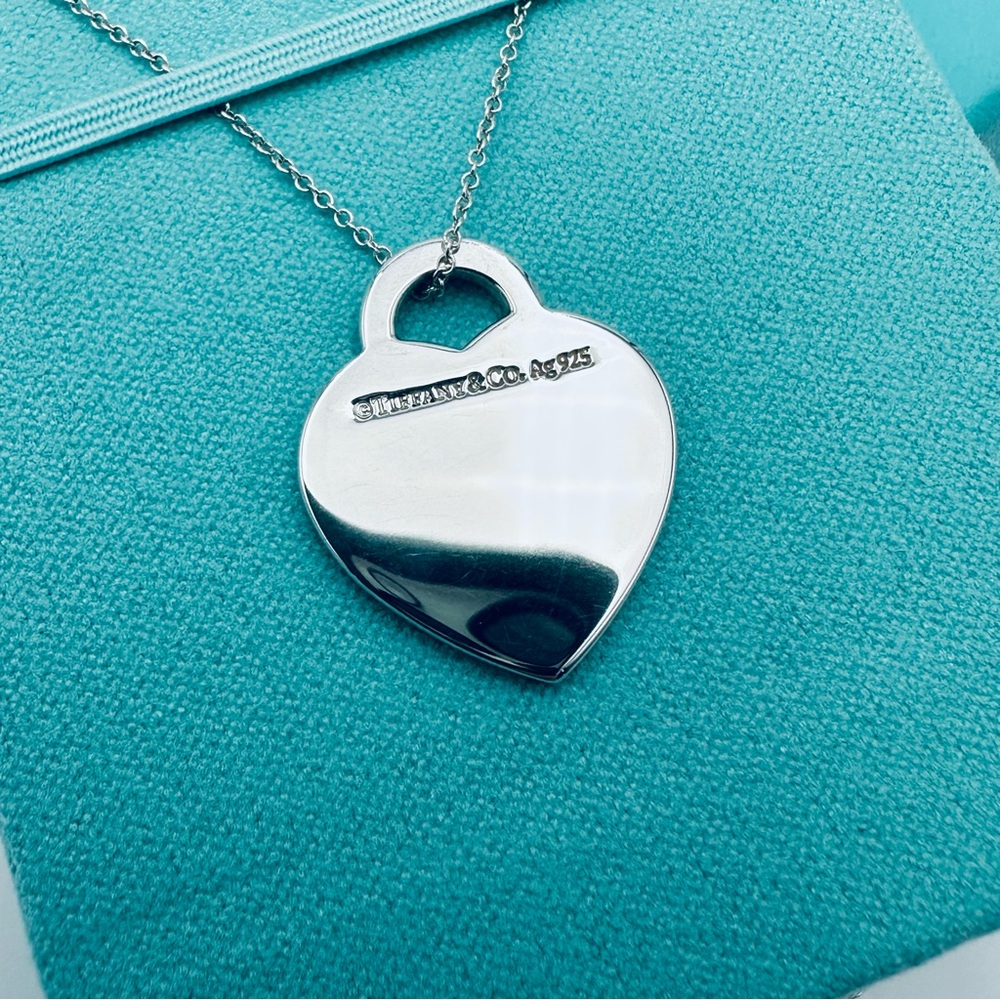 Return to Tiffany & Co. Medium Diamond Heart Charm Necklace 16-18” in Silver - Picture 4 of 9